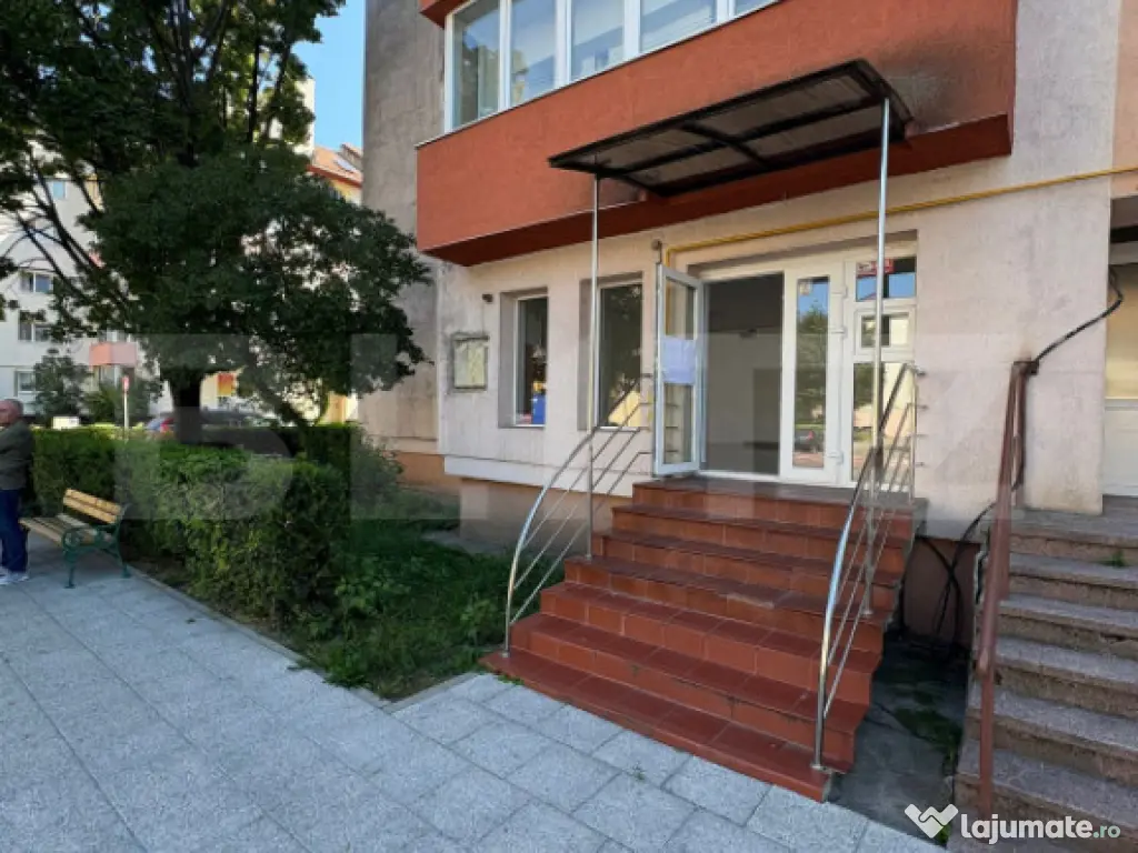 Spatiu comercial cu vad comercial strada Andrei Muresanu, 75
