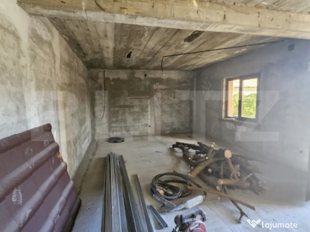 Casă la roșu, de vanzare, 250 mp, zona Slobozia Moara