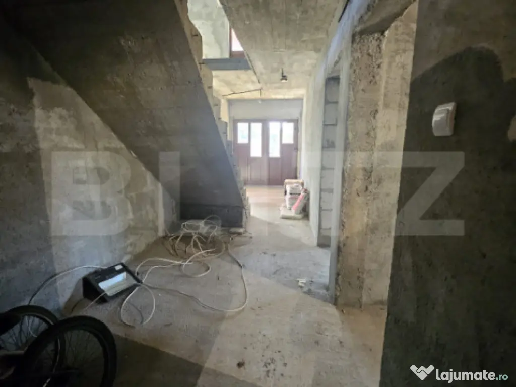 Casă la roșu, de vanzare, 250 mp, zona Slobozia Moara