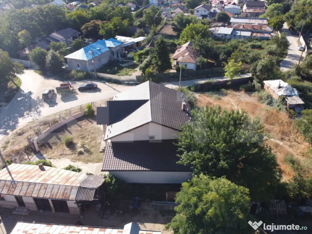 Casă la roșu, de vanzare, 250 mp, zona Slobozia Moara