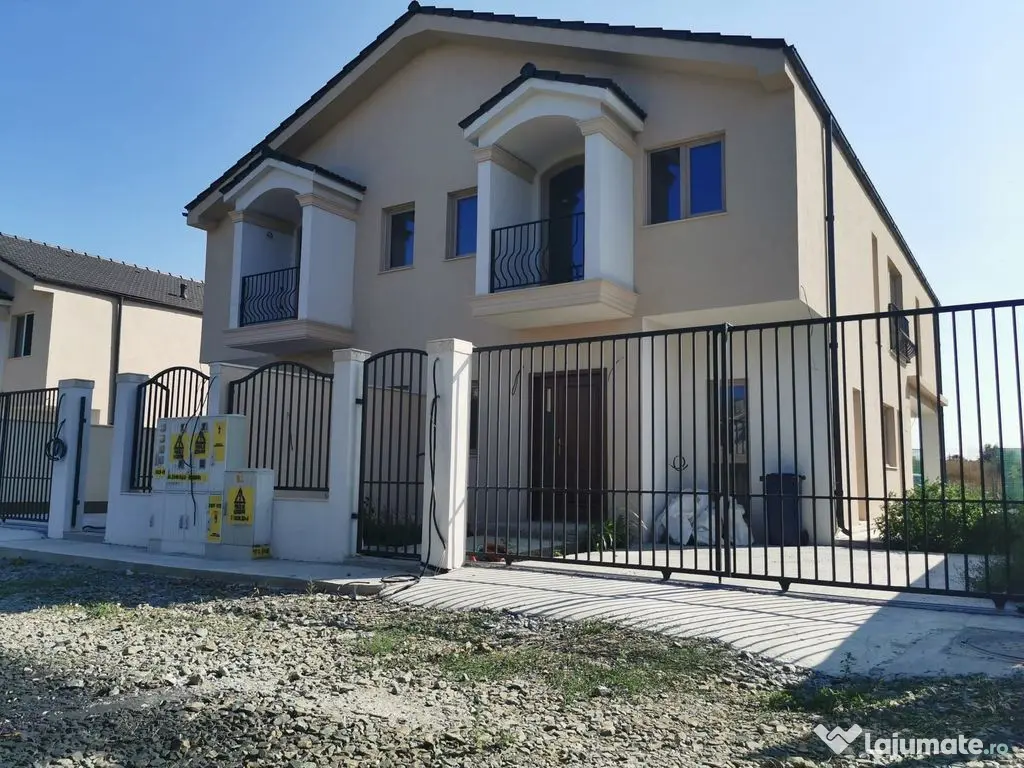 Casa de vanzare Duplex zona Carrfour