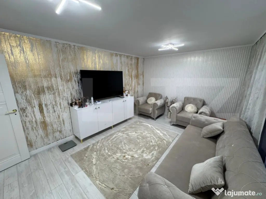 Apartament de vanzare, cu 2 camere, zona Micro 6