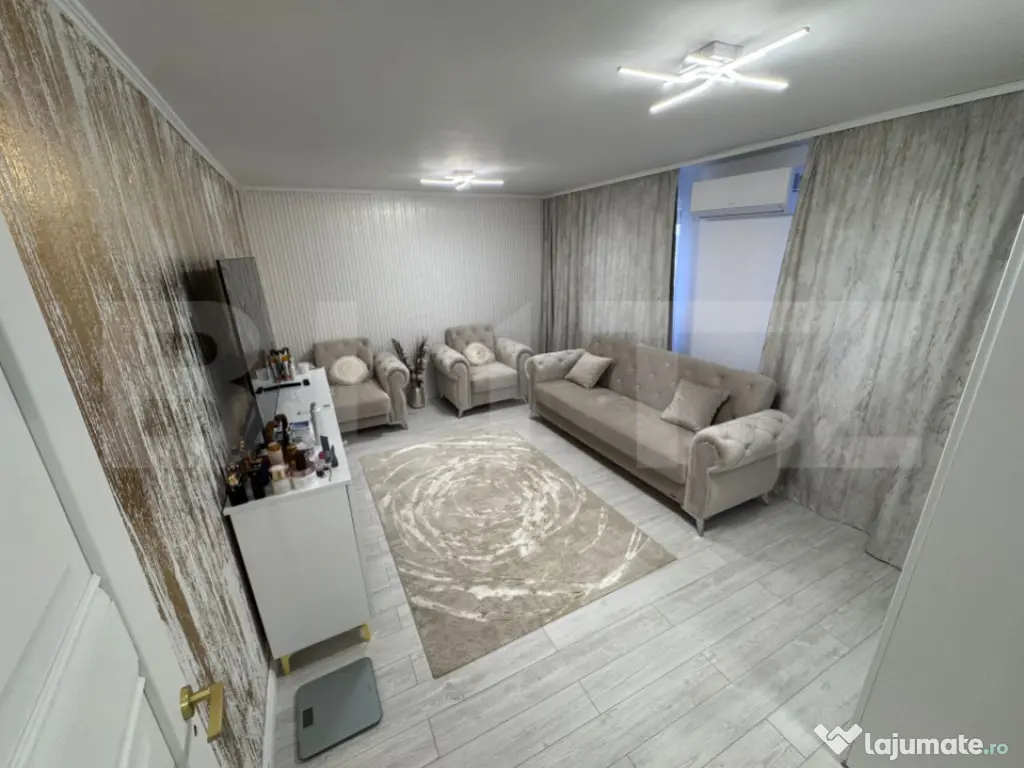 Apartament de vanzare, cu 2 camere, zona Micro 6