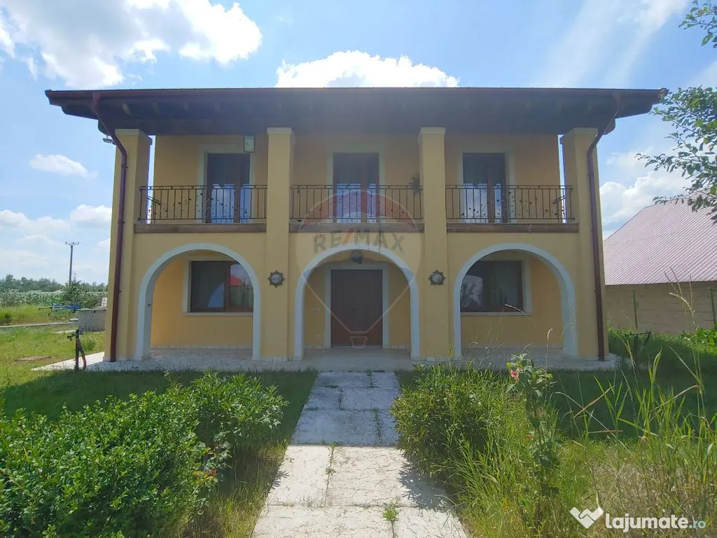 Casă / Vilă de lux cu 5 camere de vânzare în Vadu Mol... 