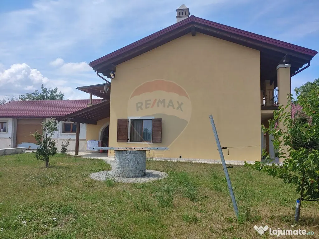 Casă / Vilă de lux cu 5 camere de vânzare în Vadu Mol... 