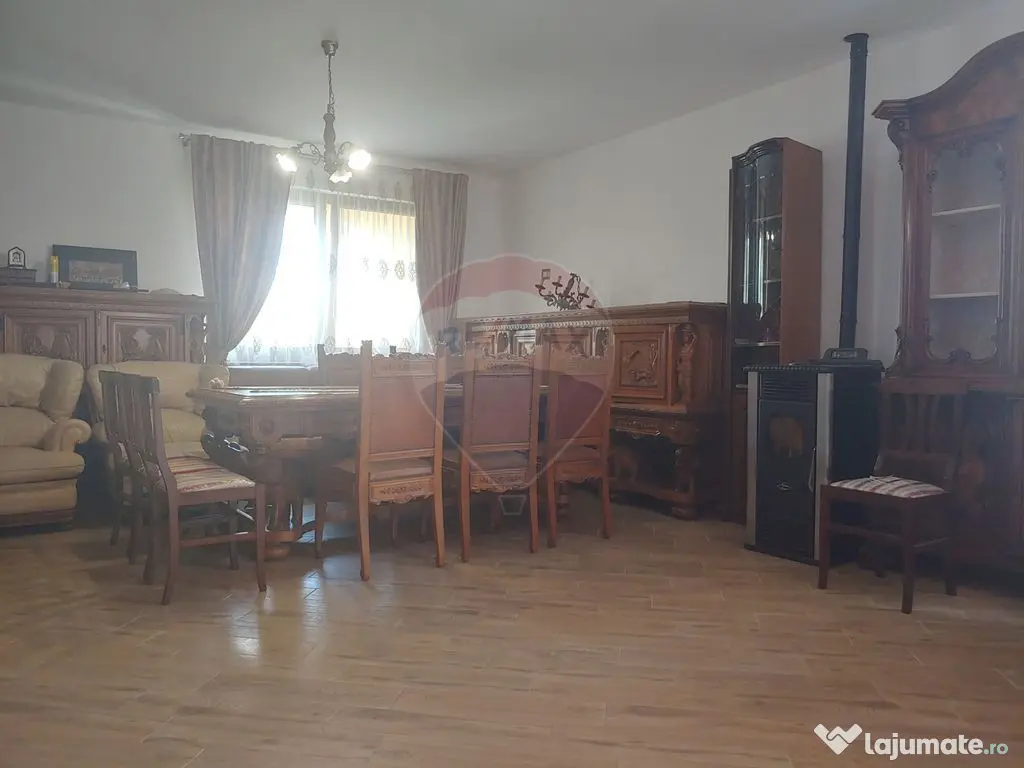 Casă / Vilă de lux cu 5 camere de vânzare în Vadu Mol... 