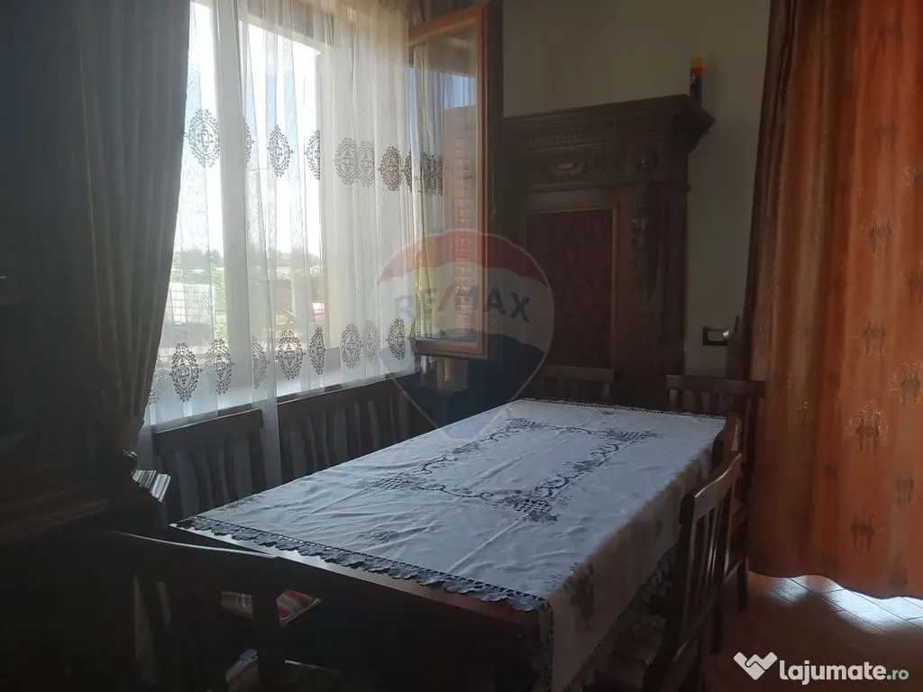 Casă / Vilă de lux cu 5 camere de vânzare în Vadu Mol... 