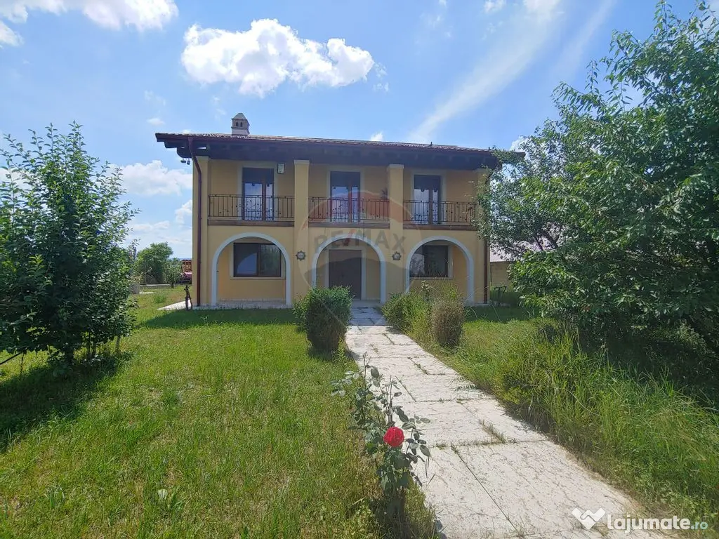 Casă / Vilă de lux cu 5 camere de vânzare în Vadu Mol... 