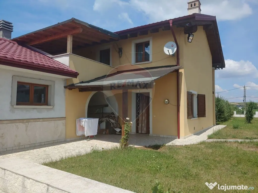 Casă / Vilă de lux cu 5 camere de vânzare în Vadu Mol... 