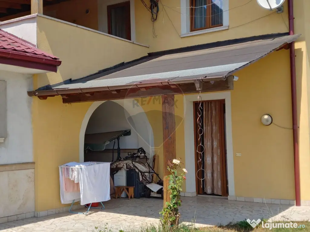 Casă / Vilă de lux cu 5 camere de vânzare în Vadu Mol... 