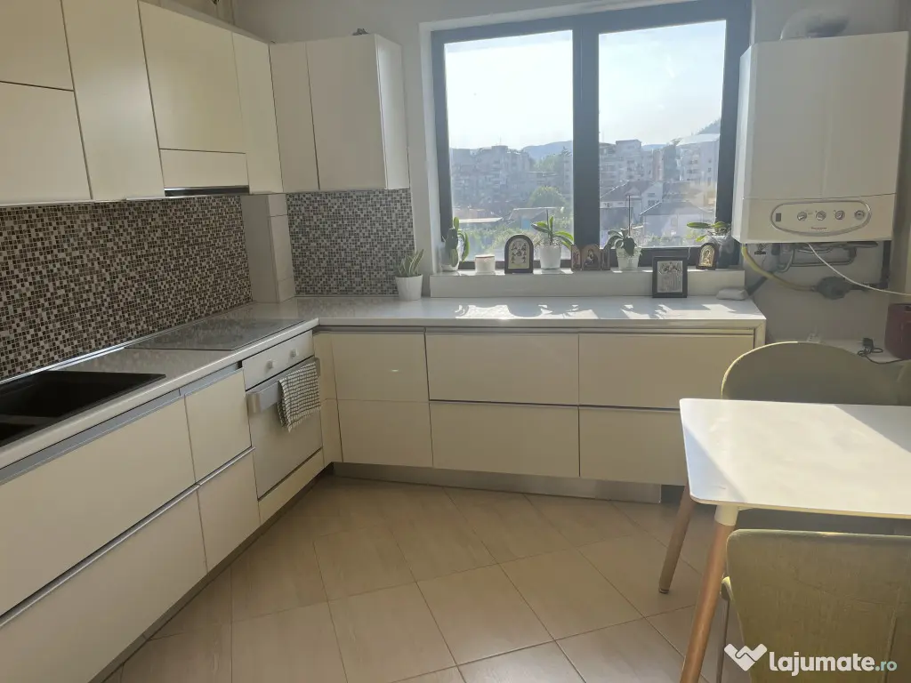 Apartament 3 camere și garaj ultracentral 