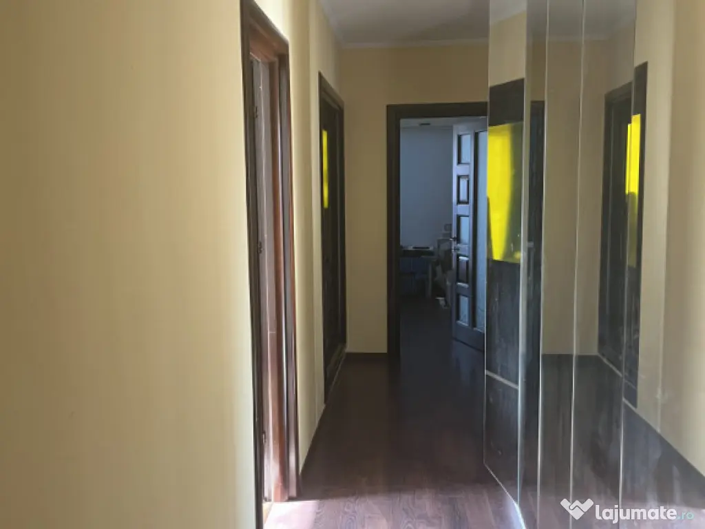 Apartament 3 camere și garaj ultracentral 