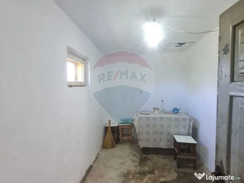 Casă cu 4 camere de vânzare in Jaristea