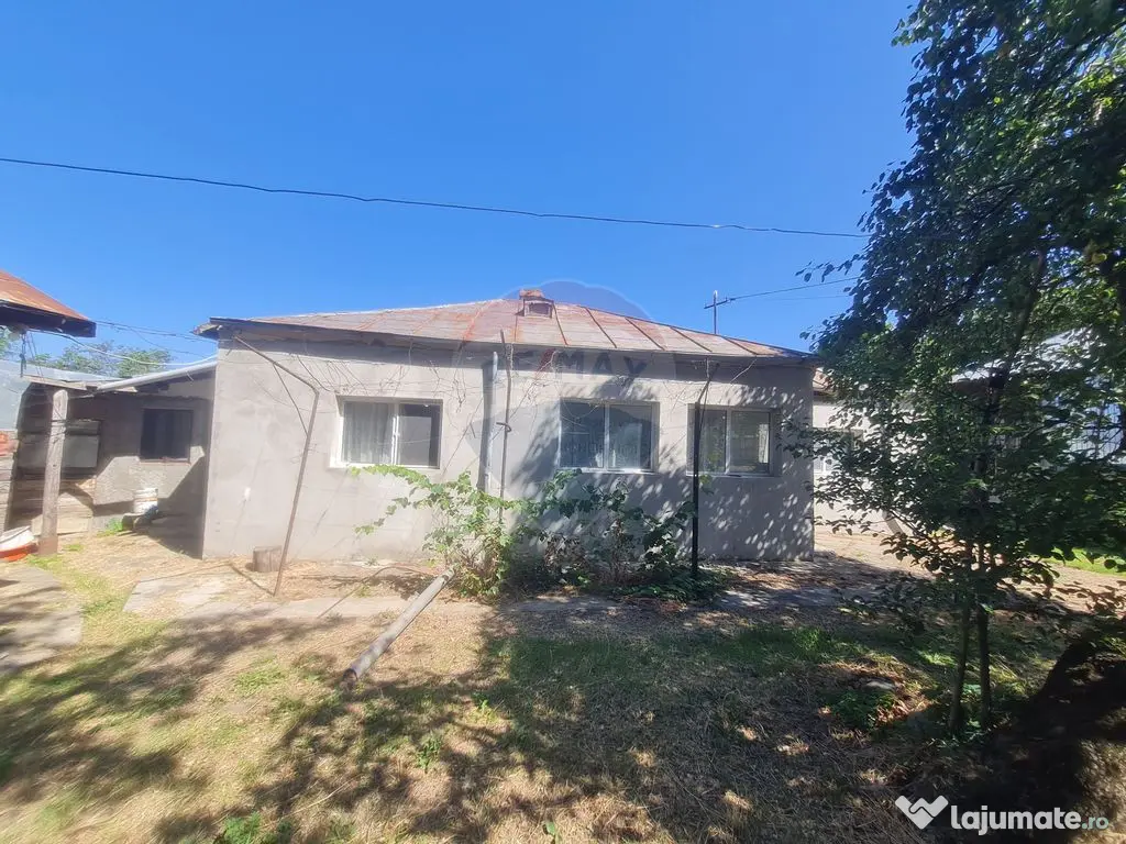 Casă cu 4 camere de vânzare in Jaristea