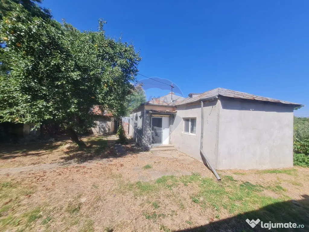 Casă cu 4 camere de vânzare in Jaristea