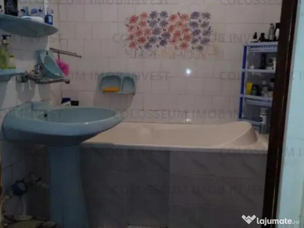 Apartament 4 camere, semidecomandat - zona Tractorul