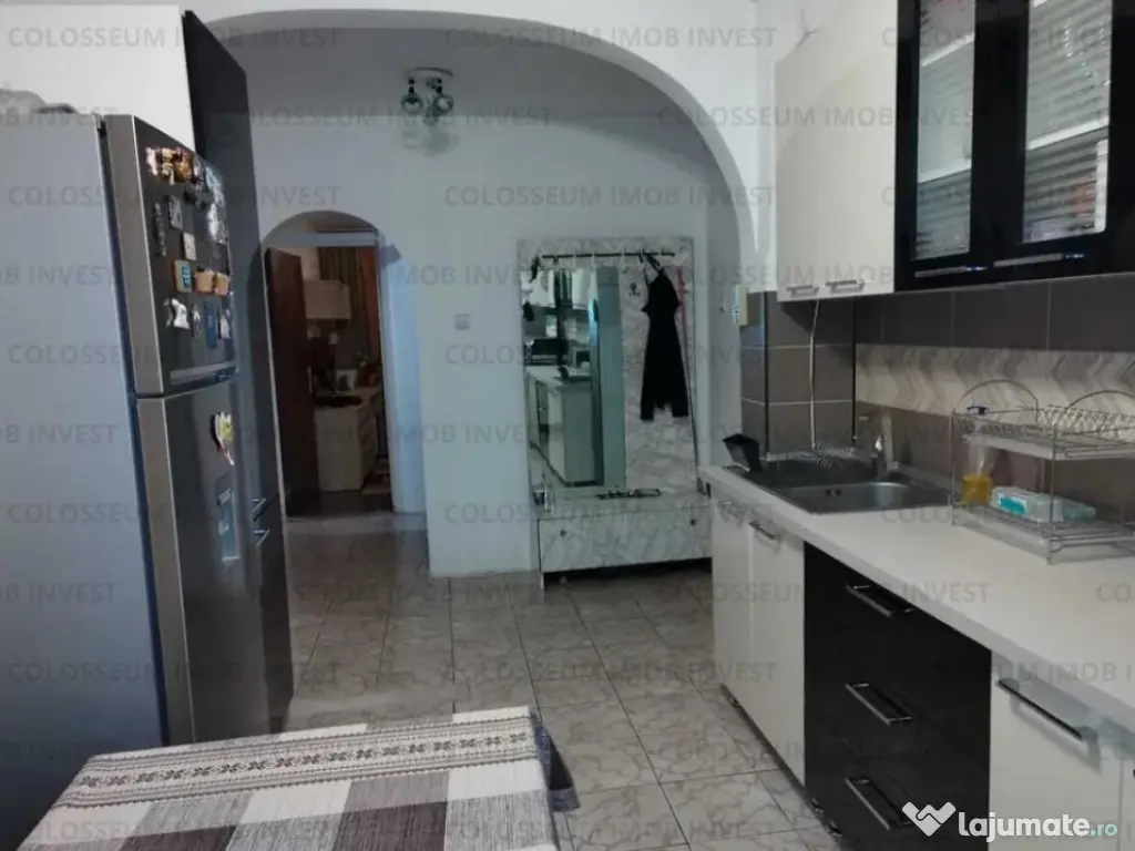 Apartament 4 camere, semidecomandat - zona Tractorul