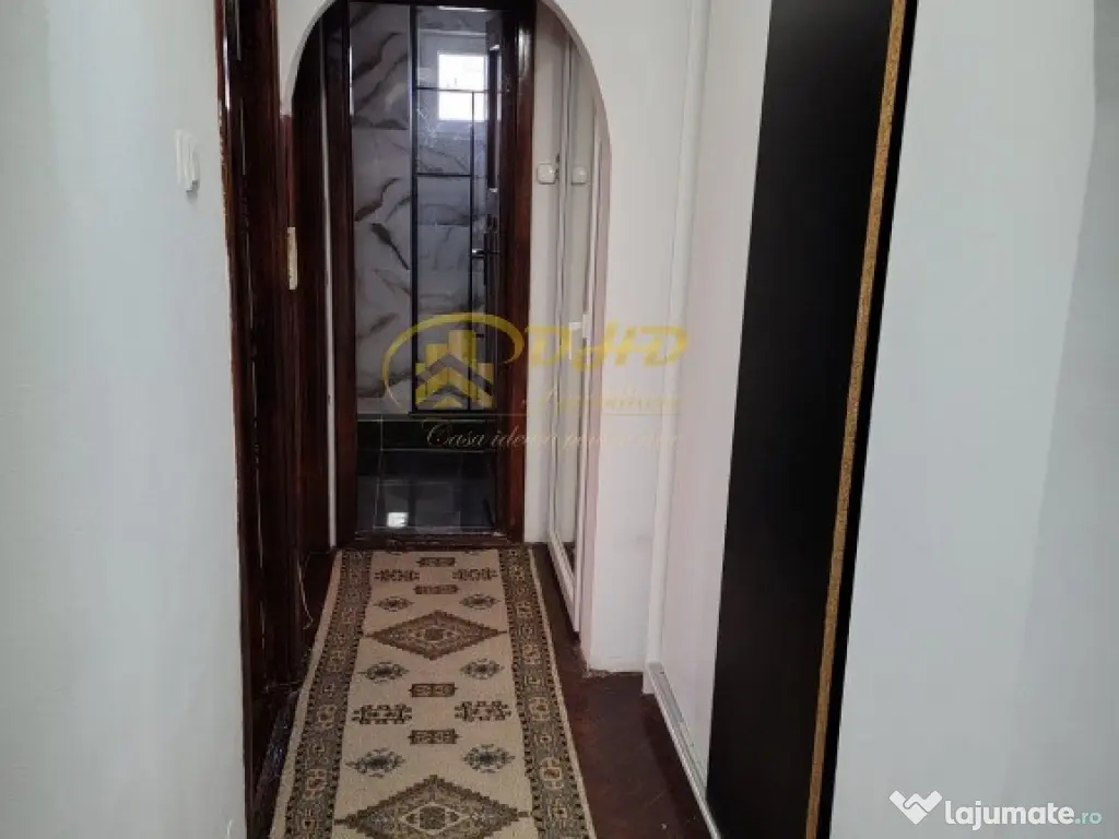 Apartament 3 camere decomandat in zona Canta 