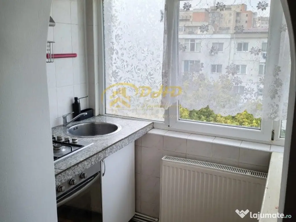 Apartament 3 camere decomandat in zona Canta 