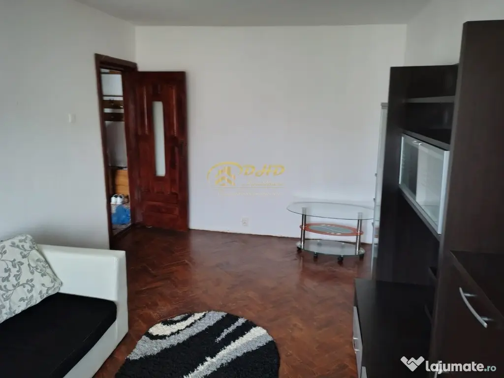 Apartament 3 camere decomandat in zona Canta 