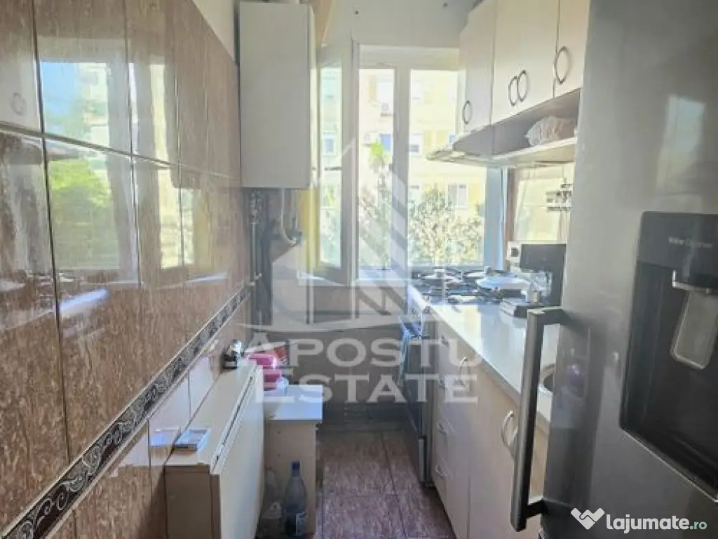 Apartament cu 4 camere, etaj intermediar, zona Dacia 