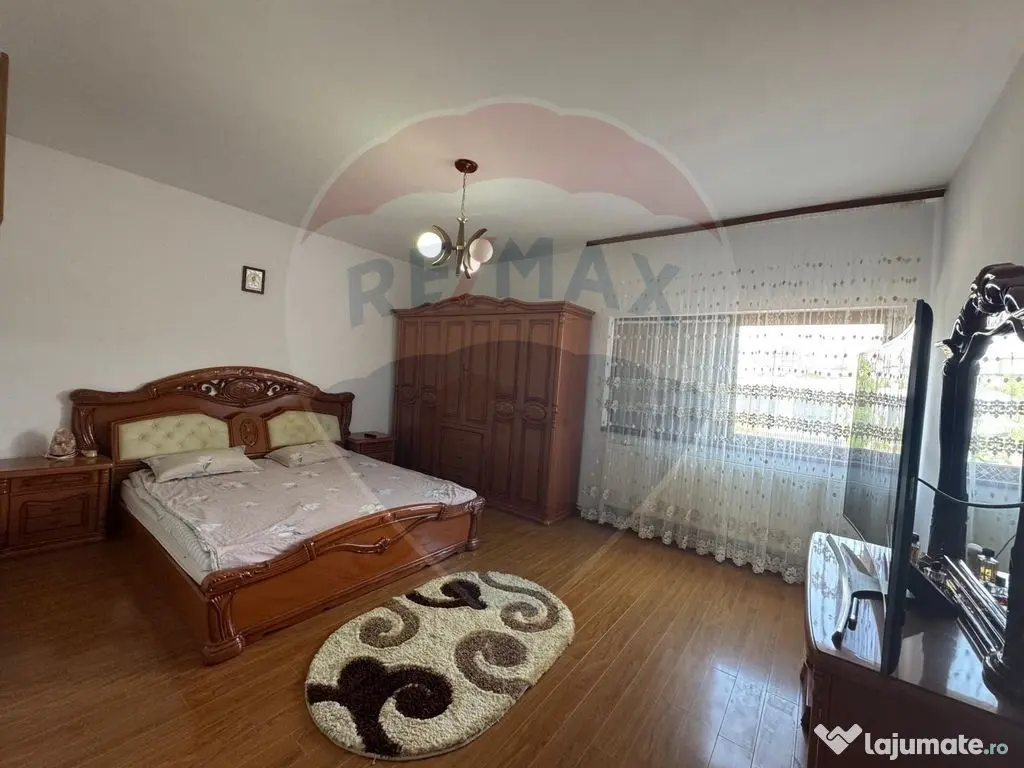 Casă / Vilă cu 6 camere de vânzare 