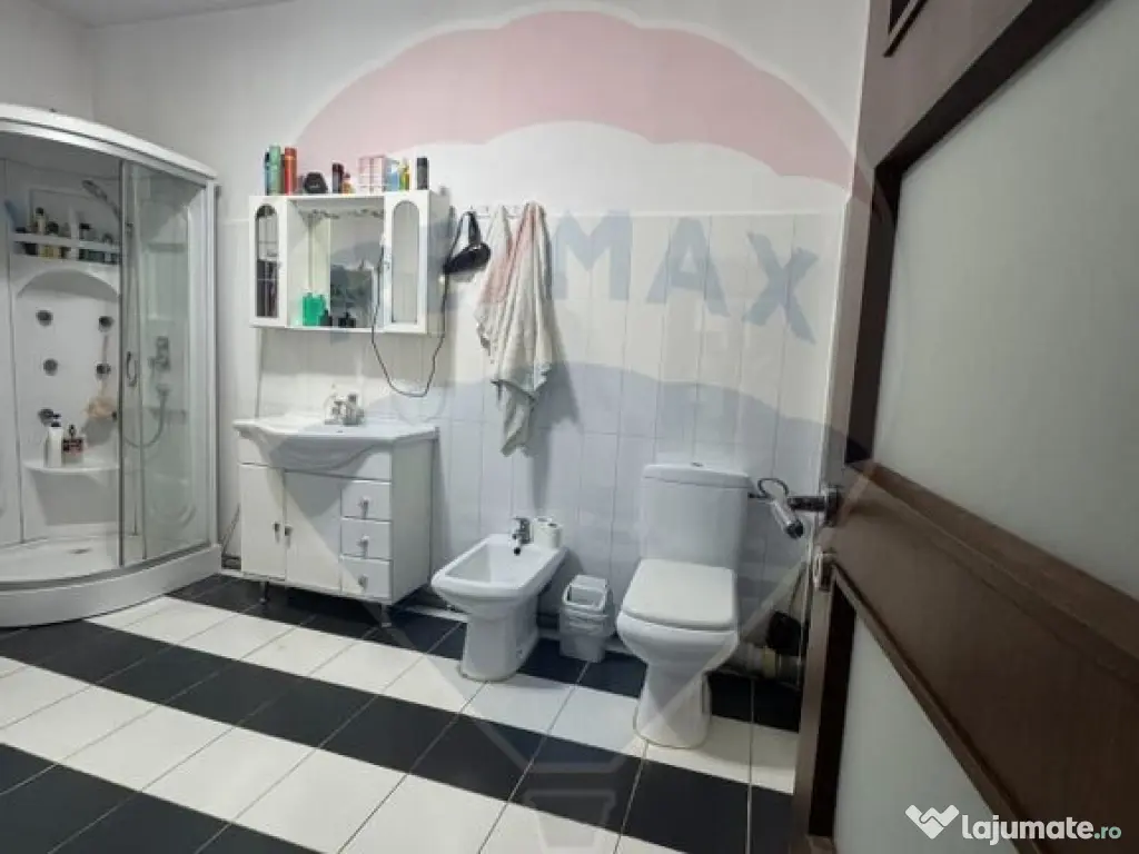 Casă / Vilă cu 6 camere de vânzare 