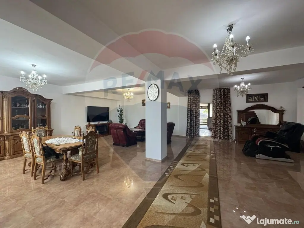 Casă / Vilă cu 6 camere de vânzare 