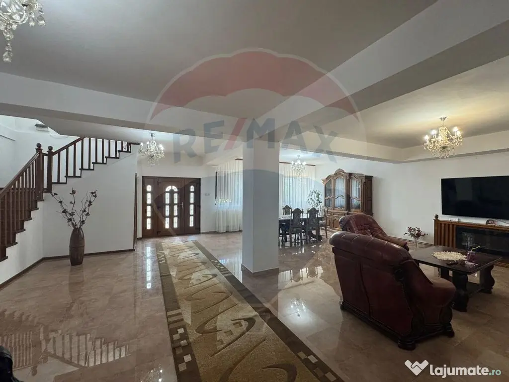 Casă / Vilă cu 6 camere de vânzare 