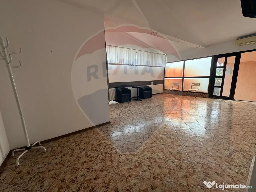 Spațiu comercial de 900mp de vânzare în zona Romanesti 