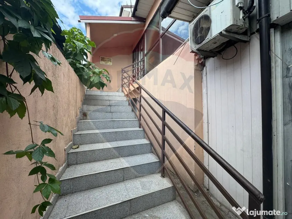 Spațiu comercial de 900mp de vânzare în zona Romanesti 