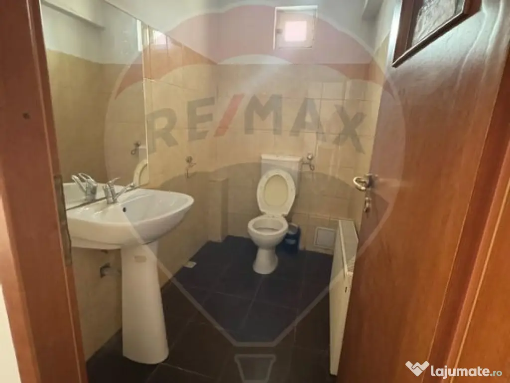 Spațiu comercial de 900mp de vânzare în zona Romanesti 