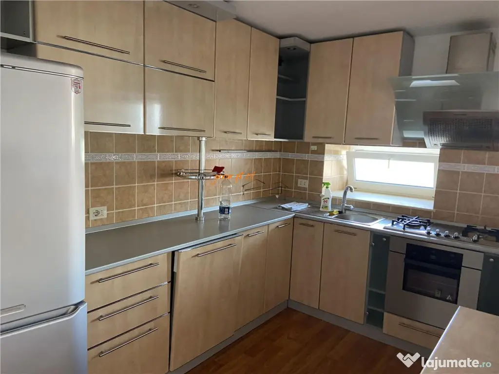 Apartament 4 camere transformat in 3 camere , zona ultracent 