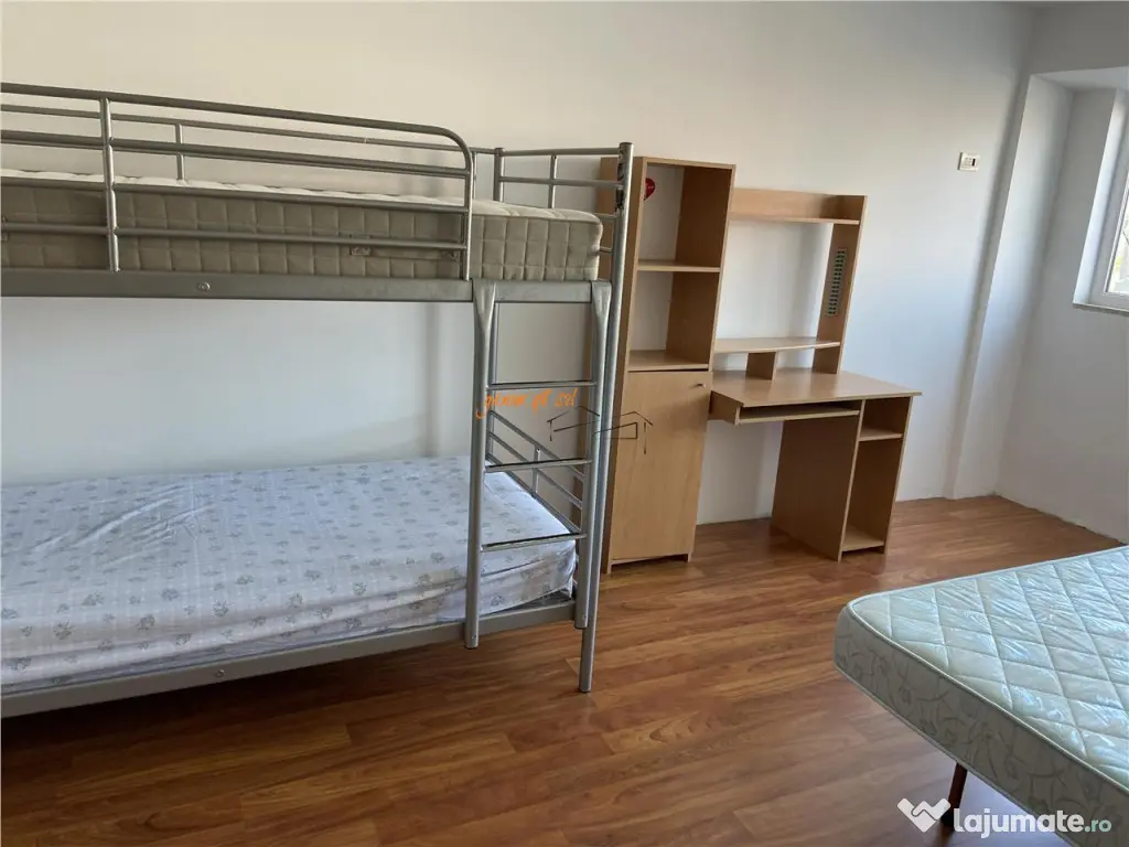 Apartament 4 camere transformat in 3 camere , zona ultracent 