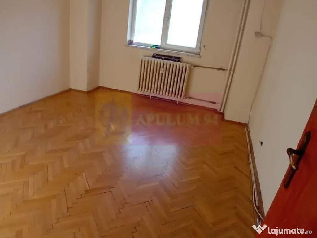 Vanzare apartament de 4 camere la Casa Poporului-stradal 
