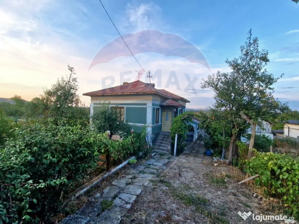 Casă / Vilă cu 4 camere in Scaesti , Teren - 900 mp 