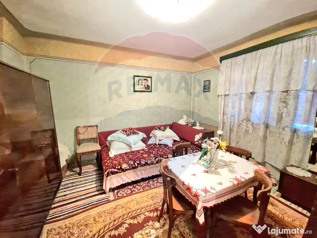 Casă / Vilă cu 4 camere in Scaesti , Teren - 900 mp 