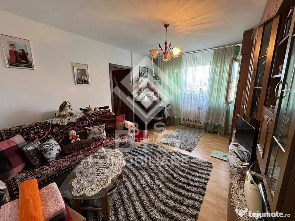 Apartament 3 camere, etaj 3 - zona Decebal 