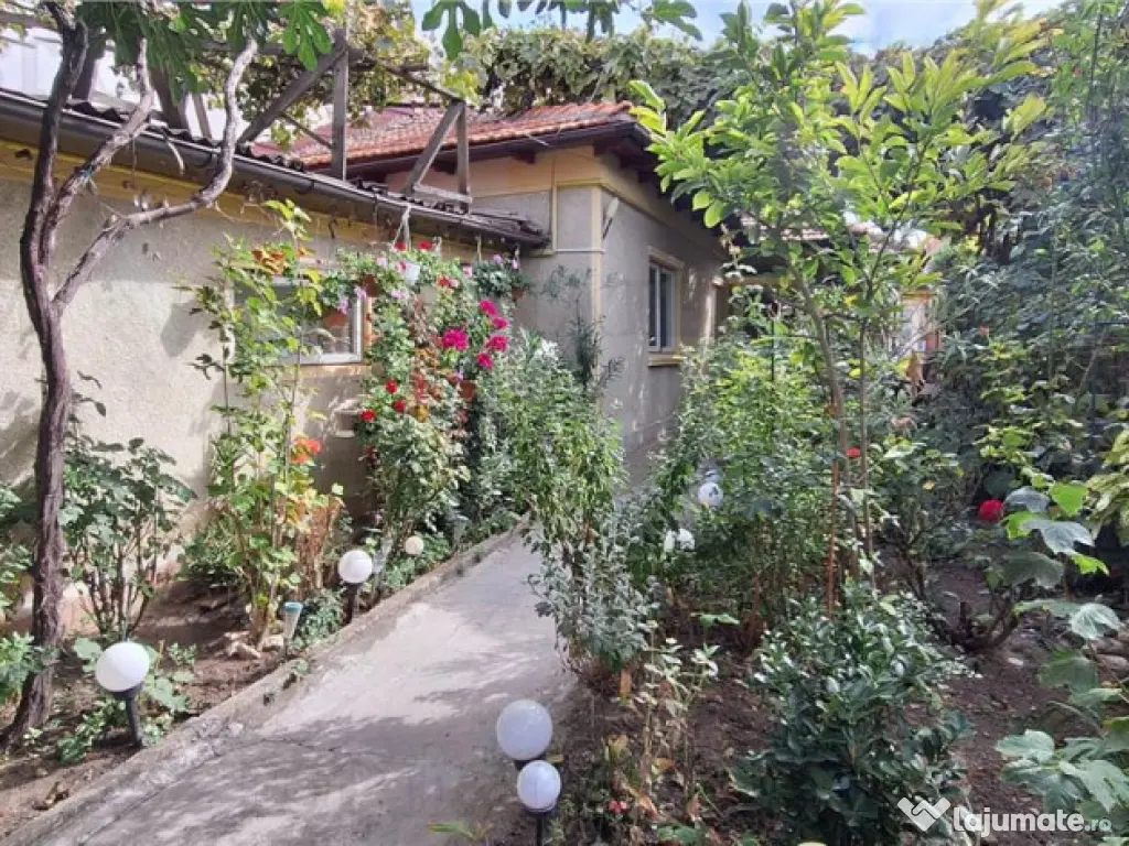 Casa rustica cu curte, 3 camere, zona Tabacarie, Constanta