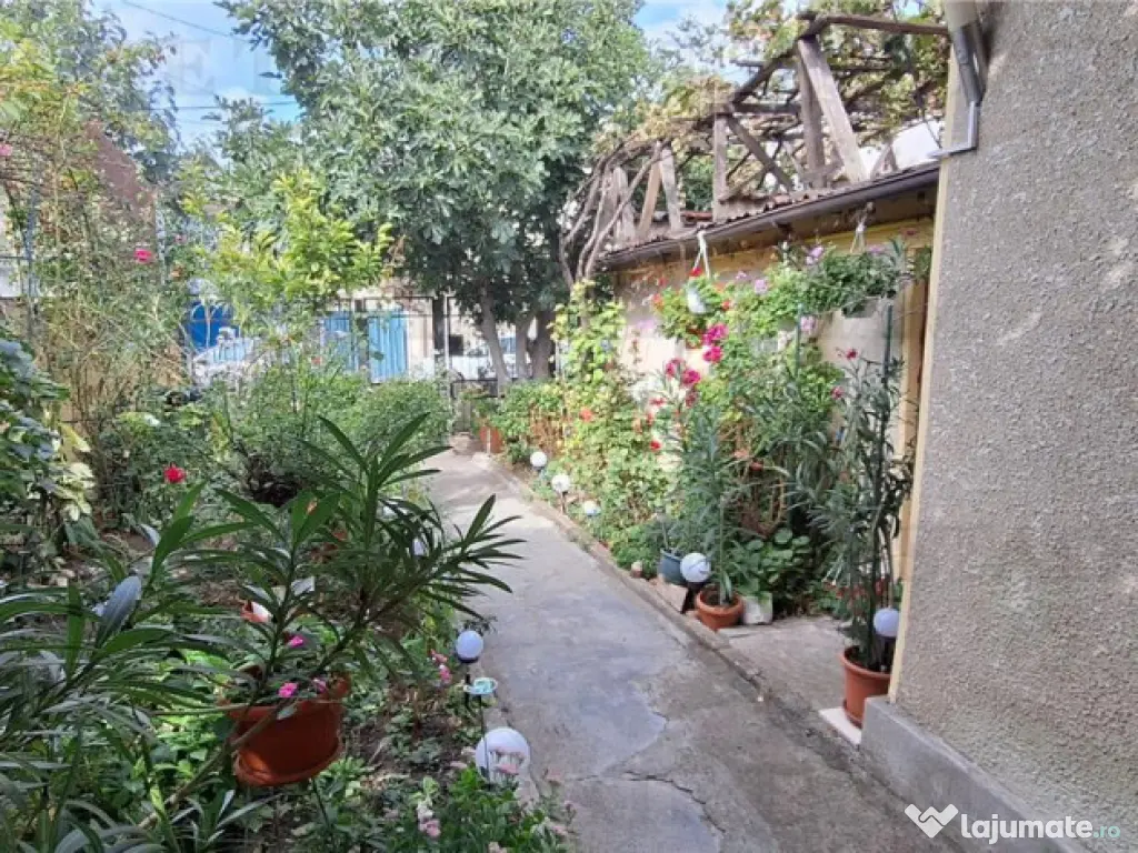 Casa rustica cu curte, 3 camere, zona Tabacarie, Constanta 