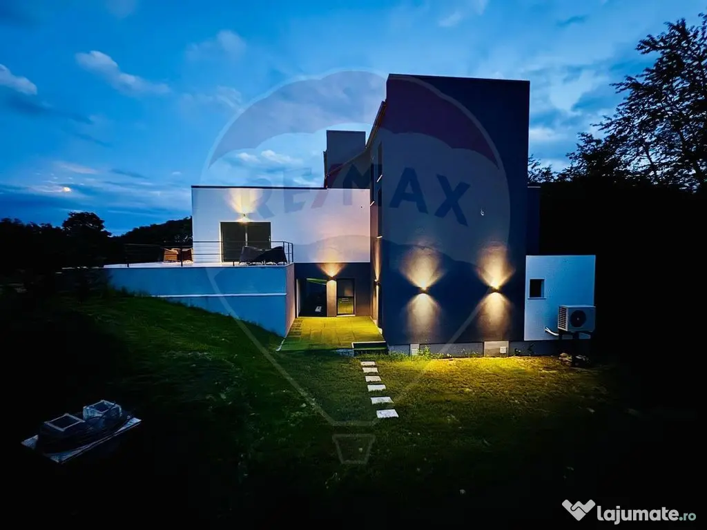 Casă Moderna De Vanzare