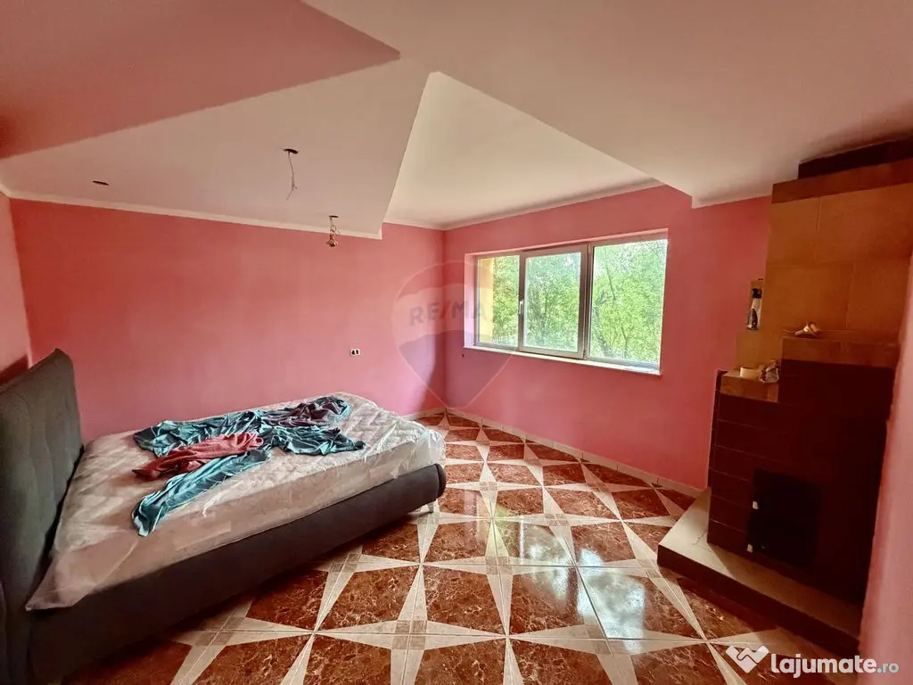 Casă / Vilă cu 8 camere