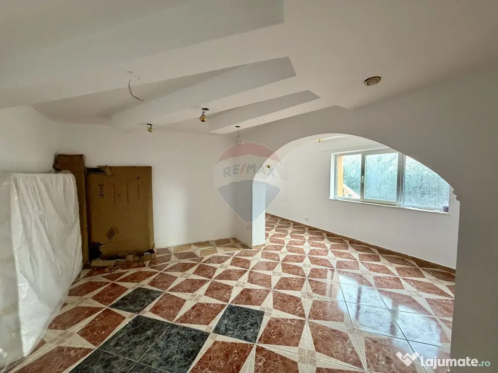 Casă / Vilă cu 8 camere