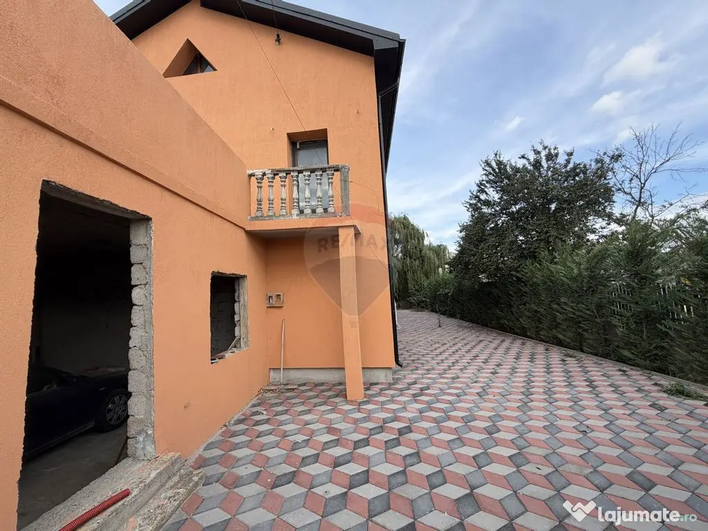 Casă / Vilă cu 8 camere