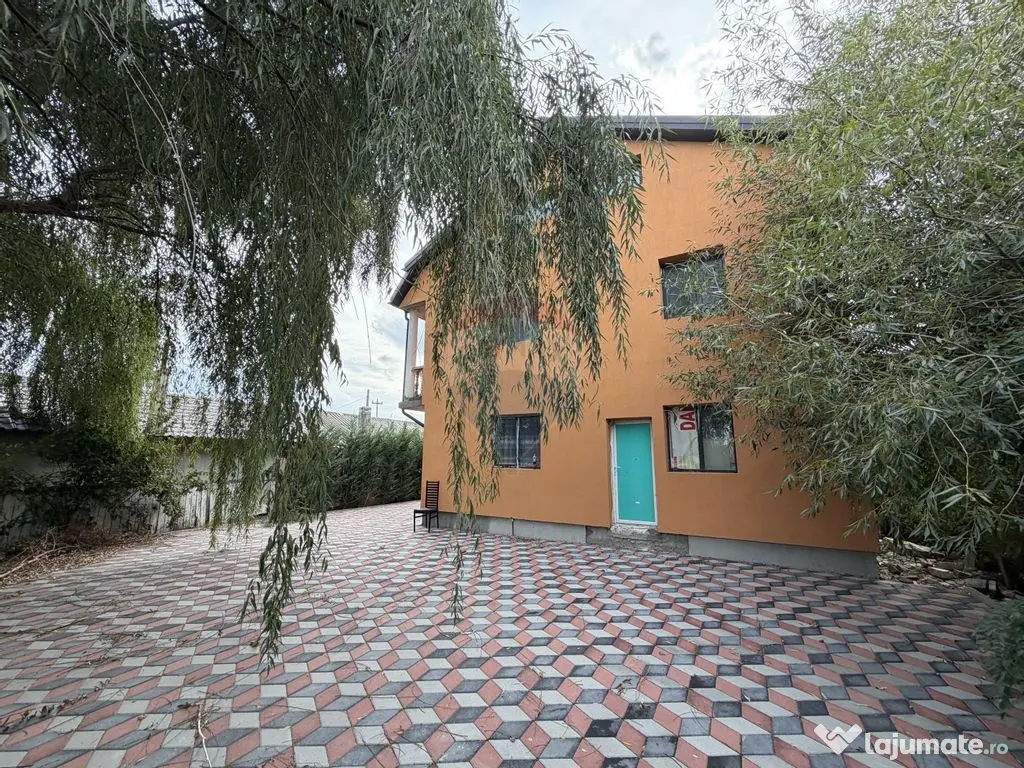 Casă / Vilă cu 8 camere