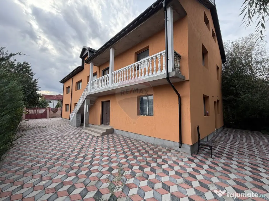 Casă / Vilă cu 8 camere