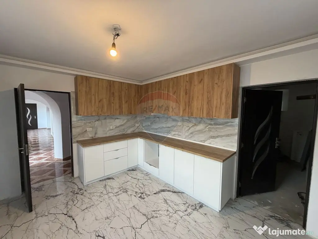 Casă / Vilă cu 8 camere