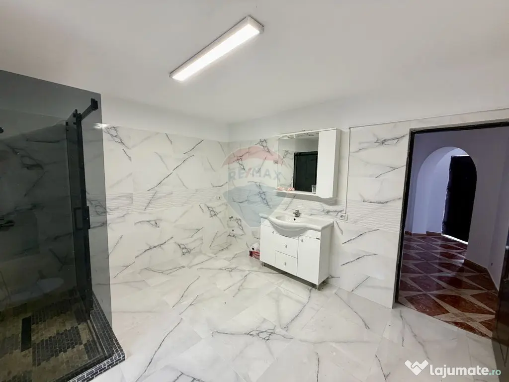 Casă / Vilă cu 8 camere