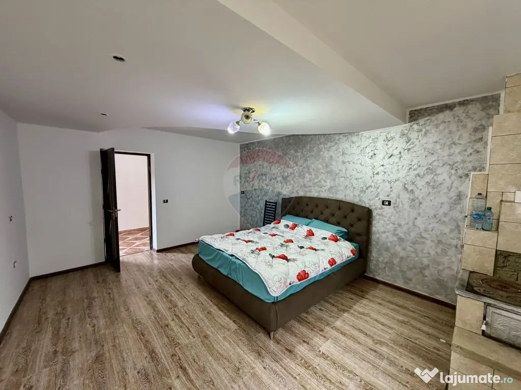 Casă / Vilă cu 8 camere