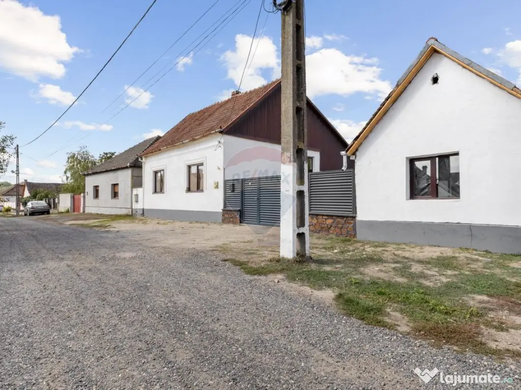 Casă renovată recent, zona centrală Pecica 